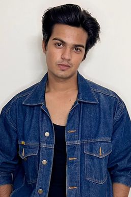 Bhuvneshwar Jangid - Dancer in Ghitorni | www.dazzlerr.com