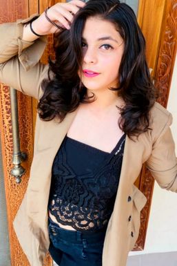 Shivika Papneja - Model in Hastinapur | www.dazzlerr.com