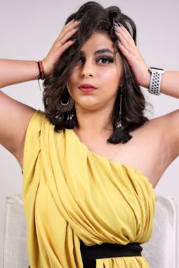 Shivika Papneja - Model in Hastinapur | www.dazzlerr.com