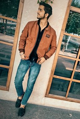 Shiva Singh - Actor in New Delhi | www.dazzlerr.com