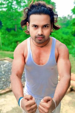 Beeru Kumar - Actor in Mumbai | www.dazzlerr.com