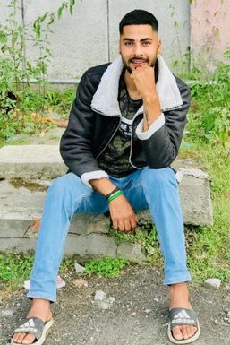 Mehdi Bhat - Influencer in Delhi | www.dazzlerr.com