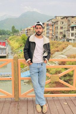 Mehdi Bhat - Influencer in Delhi | www.dazzlerr.com