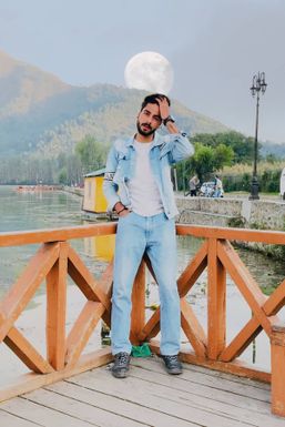 Mehdi Bhat - Influencer in Delhi | www.dazzlerr.com