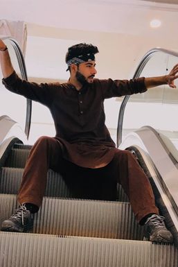 Mehdi Bhat - Influencer in Delhi | www.dazzlerr.com