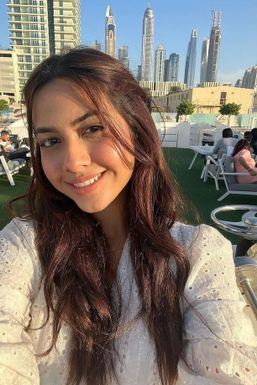 Dazzlerr - Ayushi Singh Influencer Ghazipur