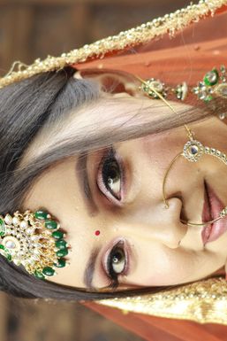 Hiba Qureshi - Makeup Artist in Delhi | www.dazzlerr.com