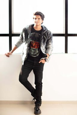 Nikhil Kumar - Actor in  | www.dazzlerr.com